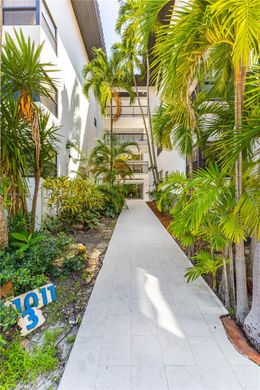 Residential complexes in Key Biscayne, Miami-Dade