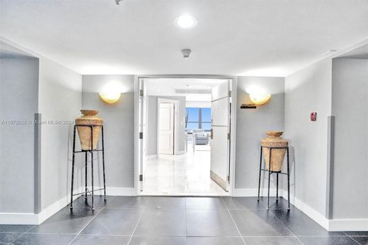 Residential complexes in Miami Beach, Miami-Dade
