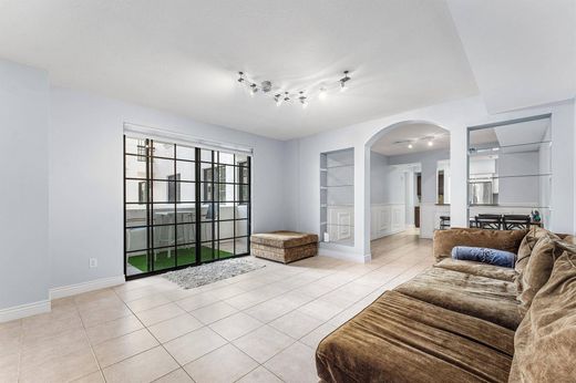 Residential complexes in Boca Raton, Palm Beach