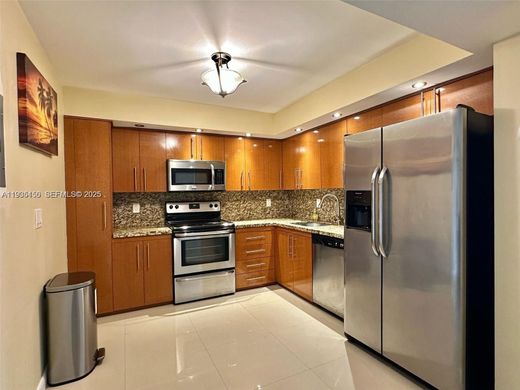 Residential complexes in Hollywood, Broward County