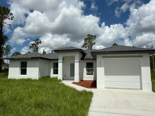 Villa in Lehigh Acres, Lee County
