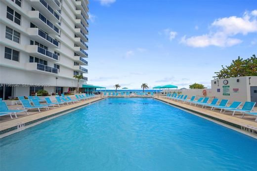 Residential complexes in Hollywood, Broward County