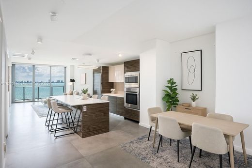 マイアミ, Miami-Dade Countyのアパートメント・コンプレックス