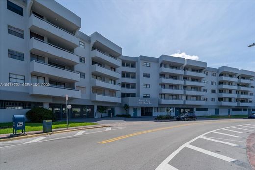 Residential complexes in Miami Beach, Miami-Dade