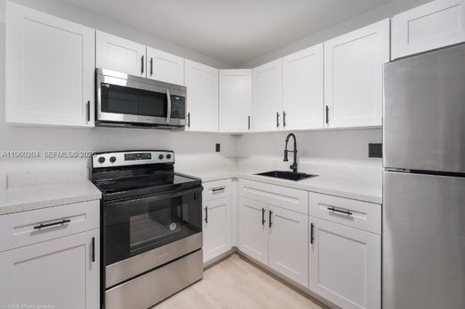 Residential complexes in North Miami, Miami-Dade