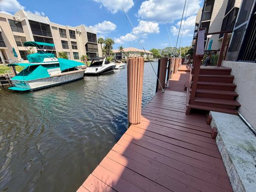 Residential complexes in Boca Raton, Palm Beach
