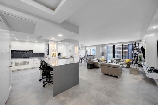 Residential complexes in Bal Harbour, Miami-Dade