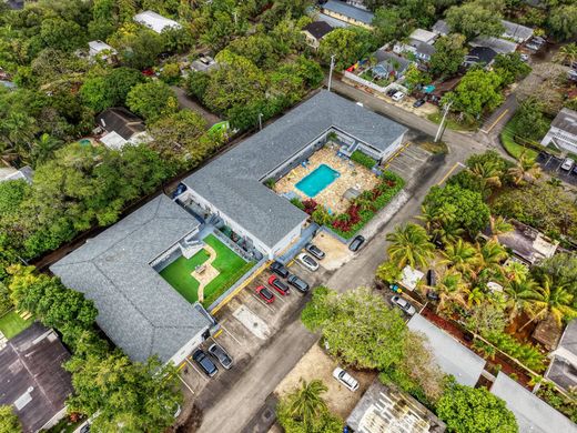 Residential complexes in Fort Lauderdale, Broward County