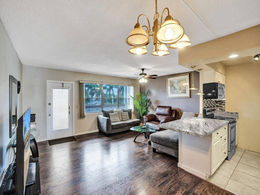 Residential complexes in Boca Raton, Palm Beach