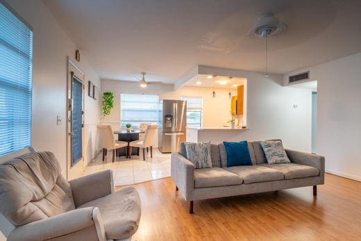 Residential complexes in Delray Beach, Palm Beach