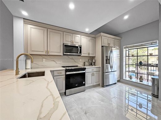 公寓楼  Deerfield Beach, Broward County