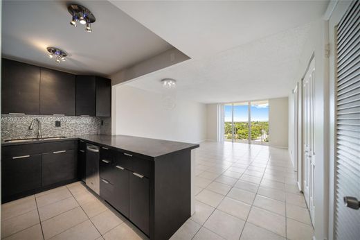 Residential complexes in North Miami Beach, Miami-Dade