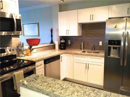 Residential complexes in Fort Lauderdale, Broward County