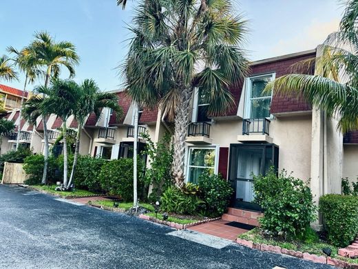 Townhouse in Hallandale, Broward County