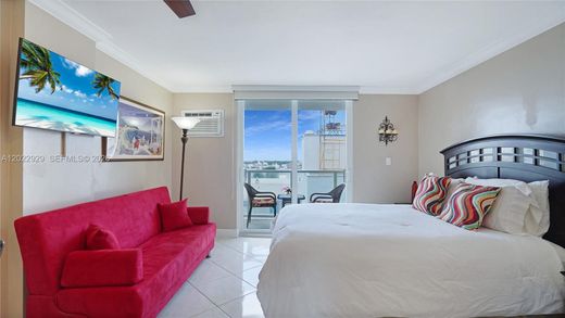 Residential complexes in Miami Beach, Miami-Dade