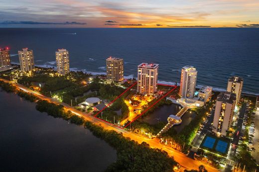 Residential complexes in Palm Beach Shores, Palm Beach