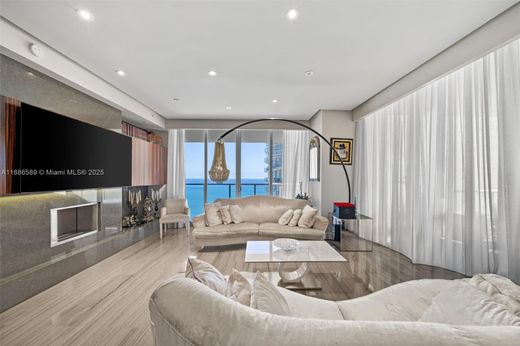 Residential complexes in Bal Harbour, Miami-Dade