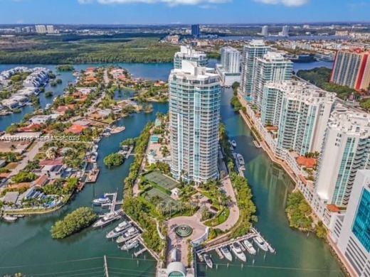 Complexes résidentiels à Sunny Isles Beach, Comté de Miami-Dade