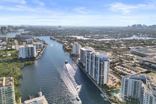Residential complexes in Fort Lauderdale, Broward County