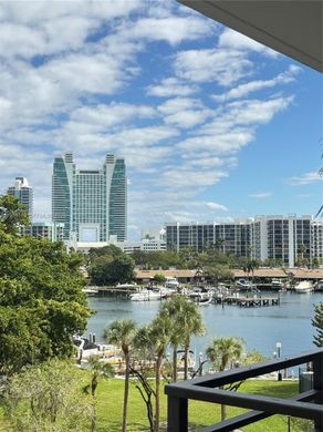 Residential complexes in Hallandale, Broward County