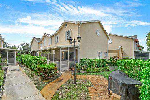 Residential complexes in Hypoluxo, Palm Beach