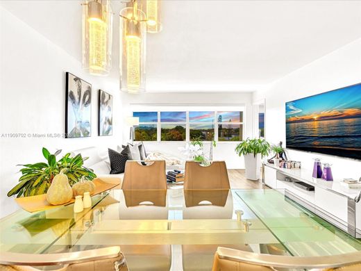 مجمع شقق ﻓﻲ Hallandale Beach, Broward County