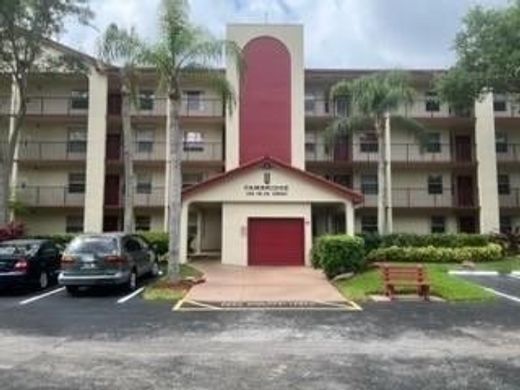 Residential complexes in Pembroke Pines, Broward County