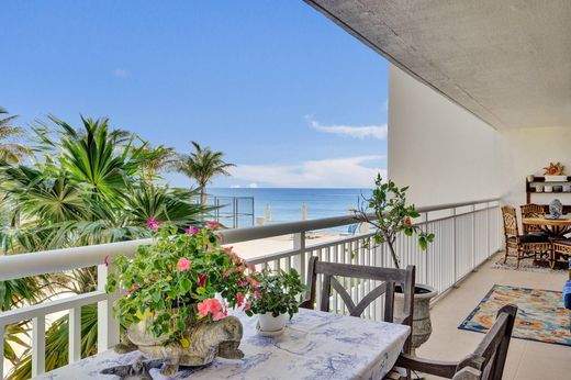 Residential complexes in South Palm Beach, Palm Beach