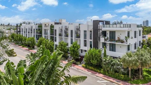 Residential complexes in Miami Beach, Miami-Dade