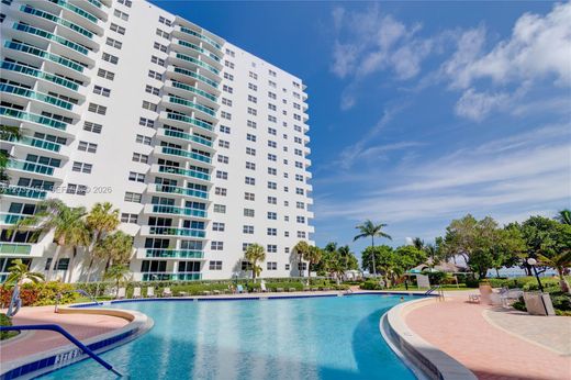 Residential complexes in Hollywood, Broward County