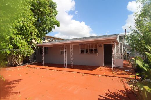 Вилла, Hialeah, Miami-Dade County