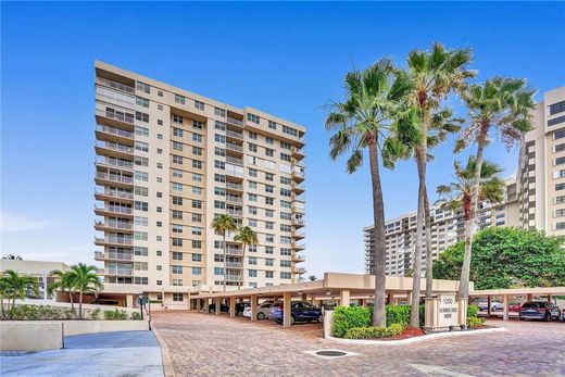 Residential complexes in Lauderdale by the sea, Broward County