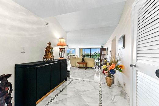 Residential complexes in West Palm Beach, Palm Beach