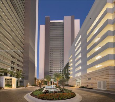 Complexes résidentiels à North Miami Beach, Comté de Miami-Dade