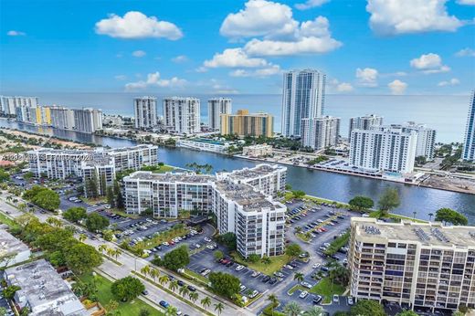 Residential complexes in Hallandale, Broward County