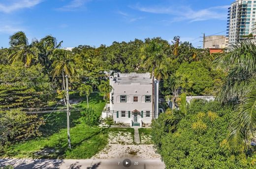 Residential complexes in Fort Lauderdale, Broward County