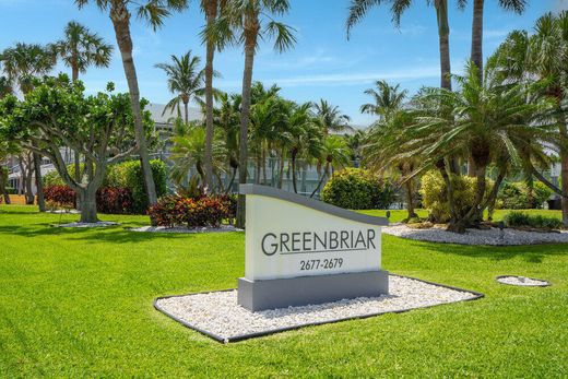 Residential complexes in Boca Raton, Palm Beach
