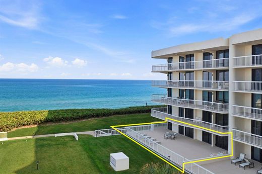 Residential complexes in Palm Beach, Florida