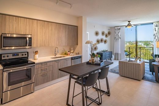 Residential complexes in Palmetto Bay, Miami-Dade