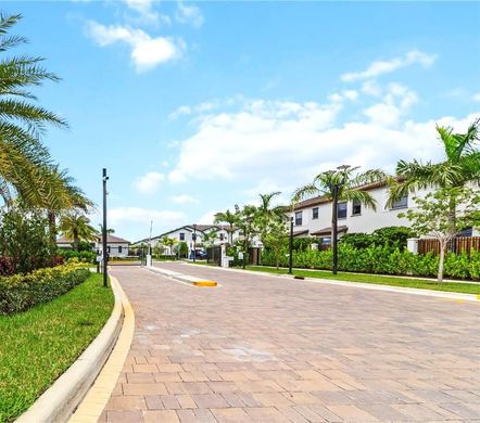 تاون هاوس ﻓﻲ Pembroke Pines, Broward County