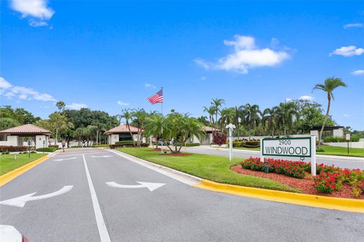 Residential complexes in Boca Raton, Palm Beach