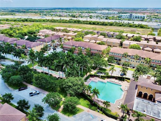 Townhouse in Pembroke Pines, Broward County