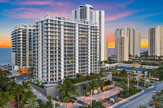 Residential complexes in Palm Beach Shores, Palm Beach