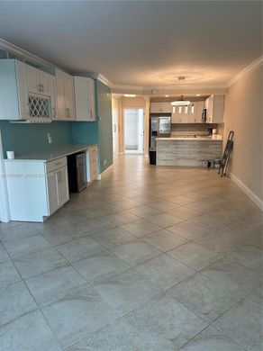 Residential complexes in Pompano Beach, Broward County