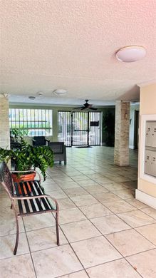Kamienica w Hialeah, Miami-Dade County