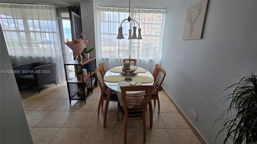 Residential complexes in Sunny Isles Beach, Miami-Dade