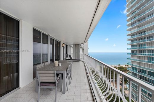 Residential complexes in Bal Harbour, Miami-Dade