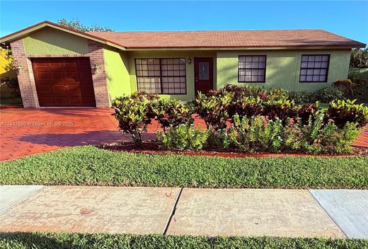 Villa in Pembroke Pines, Broward County