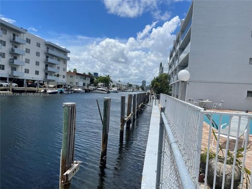 Complexes résidentiels à North Miami Beach, Comté de Miami-Dade