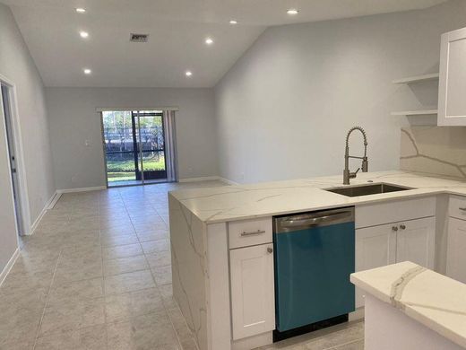 Residential complexes in Boca Raton, Palm Beach